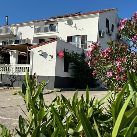 Vila Park 4*