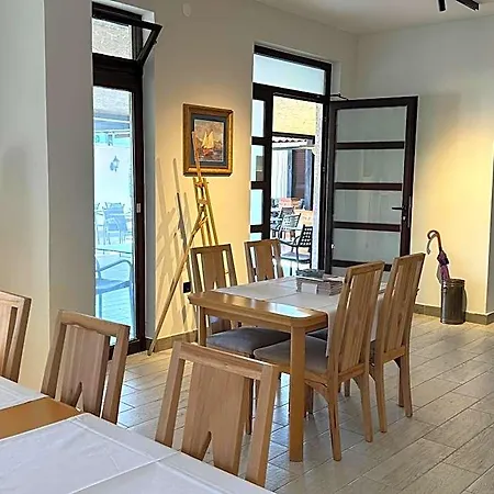 ホテル Restaurant Sjor Luka トゥラニ
